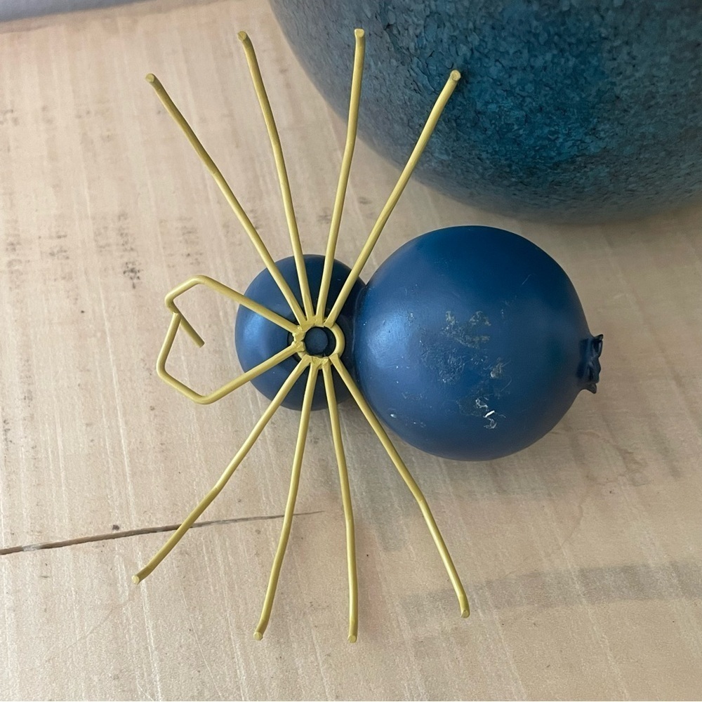 $25 SALE Blueberry Spider Enesco Home Grown Figurine Collectible Vintage Foodie - Picture 4 of 5